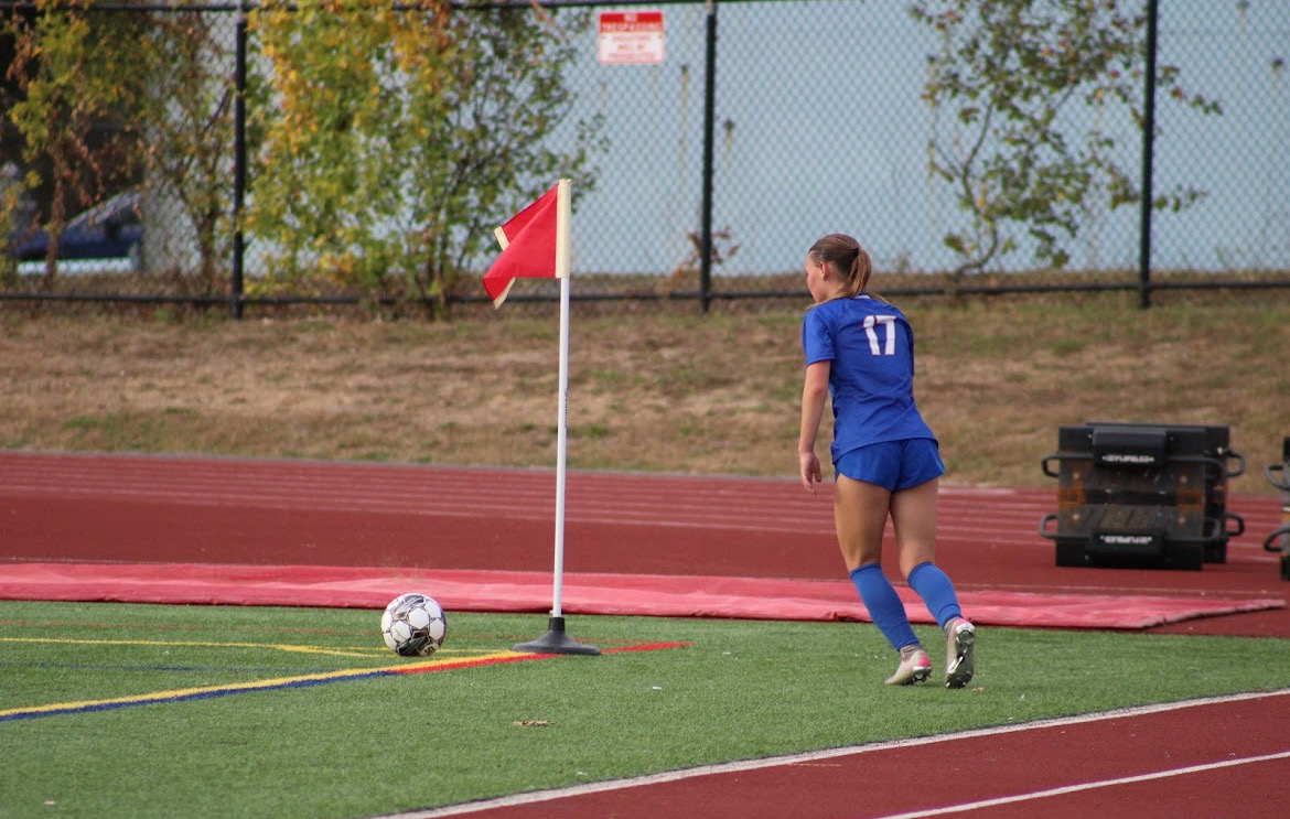 Mackenzie taking a corner kick in her Norwood game ( Danielle Demattia )