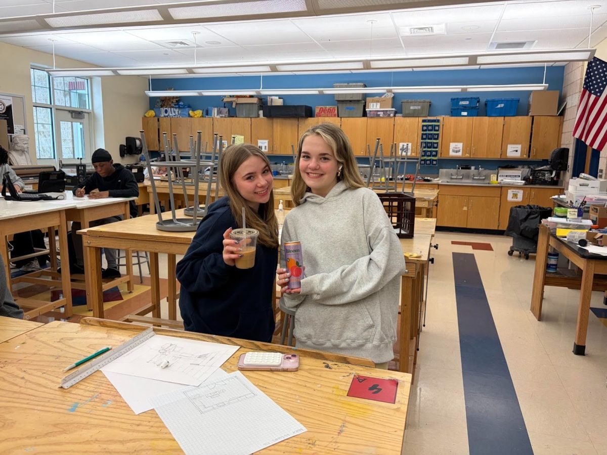  Maeve McDonnell and Ava McCarthy enjoy their "fun drinks"