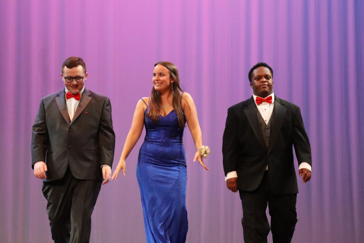 Chris Wilds, Kate Donovan, Josiah Robinson entrance